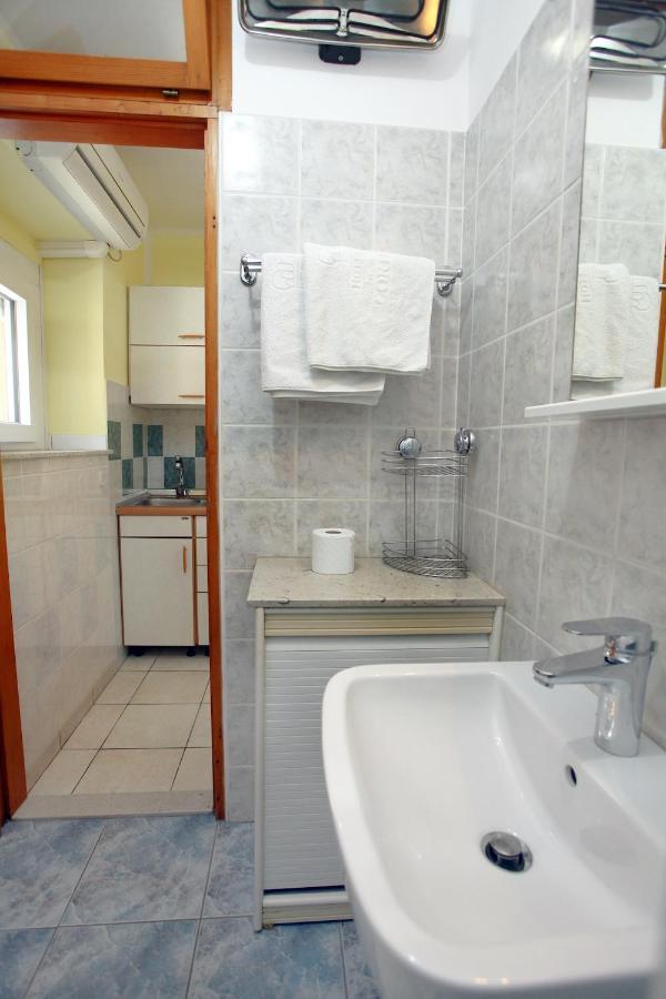 Dino Studio And Room Apartments Порторож Екстериор снимка