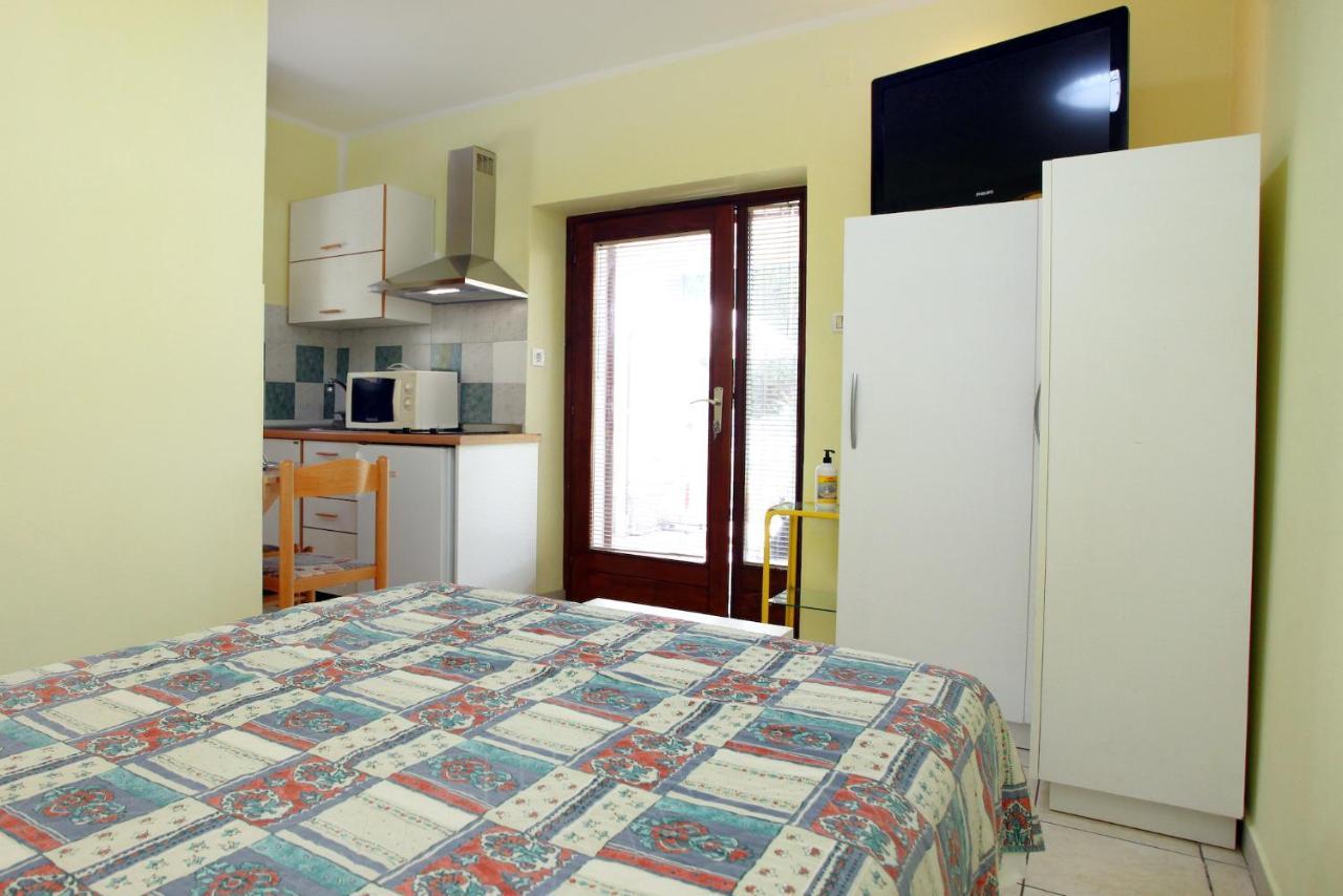 Dino Studio And Room Apartments Порторож Екстериор снимка