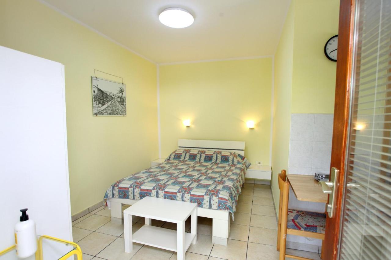 Dino Studio And Room Apartments Порторож Екстериор снимка
