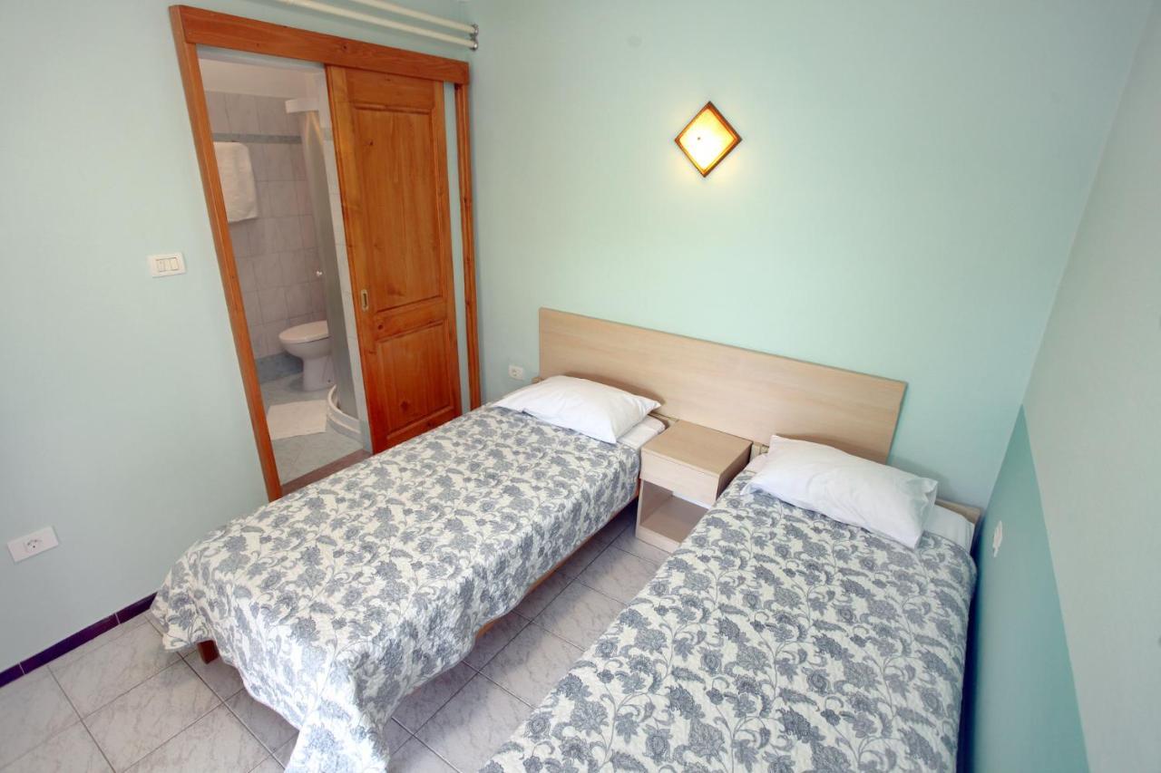 Dino Studio And Room Apartments Порторож Екстериор снимка