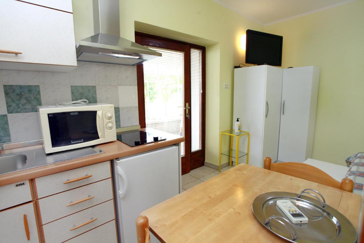 Dino Studio And Room Apartments Порторож Екстериор снимка